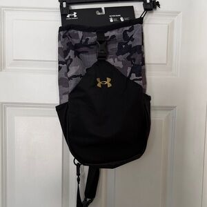 Under Armour Camo and Black Men's one strap Sling Gym Bag